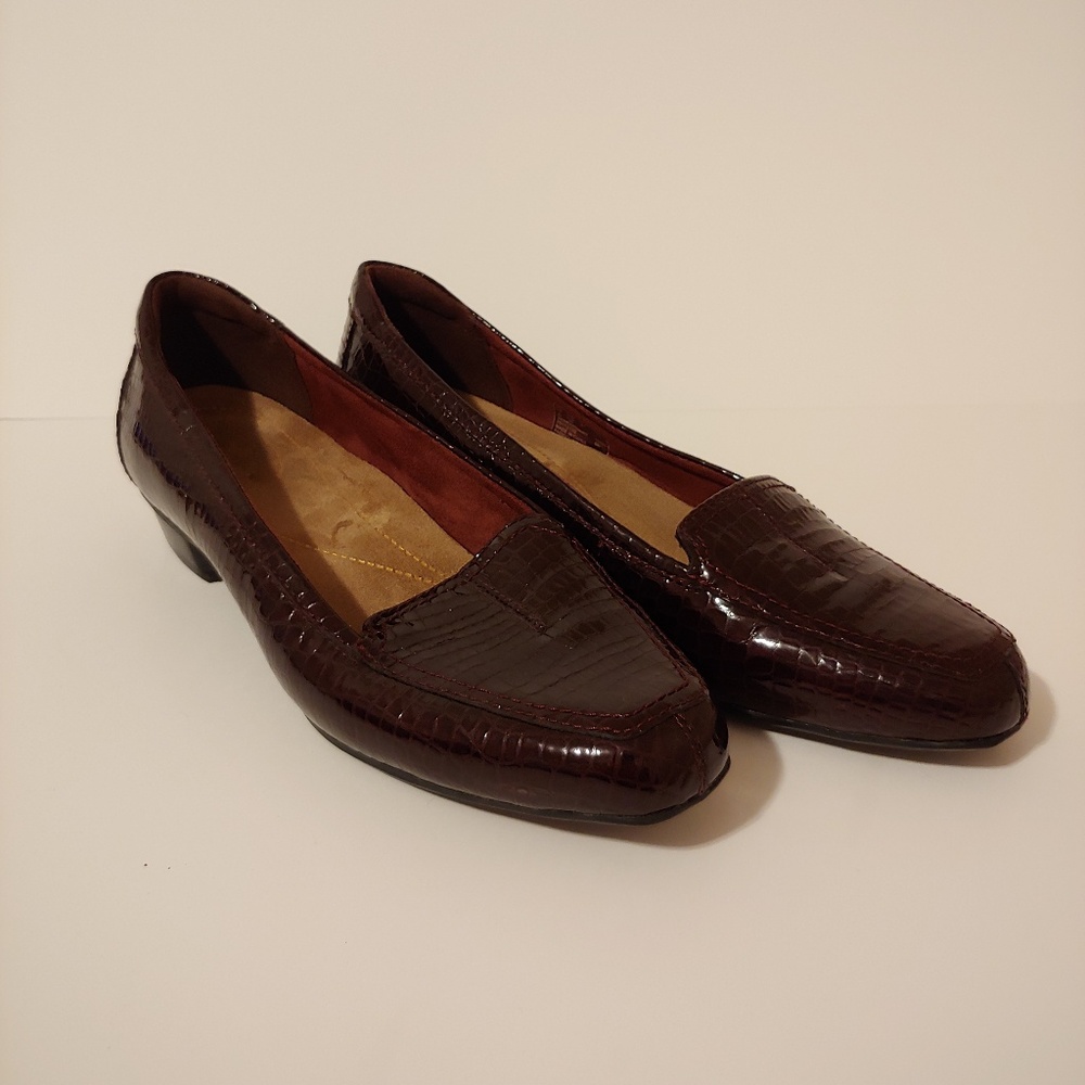 Clarks Artisan Women's Burgundy Snake Patter Shoe